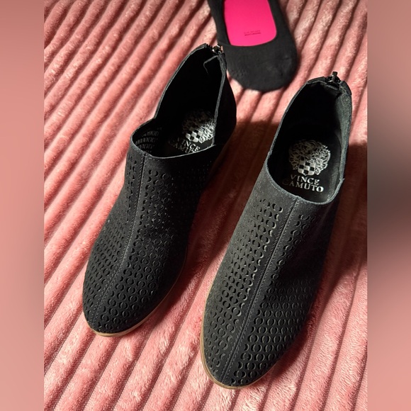 Vince Camuto Black Flats Sleek Slip-On Loafers - Picture 1 of 6
